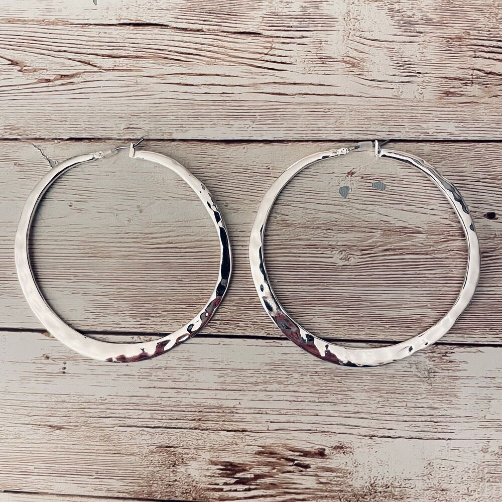 NWT Robert Lee Morris Soho Large Silver Hammered Shinny Gorgeous Hoops earrings - Picture 7 of 8